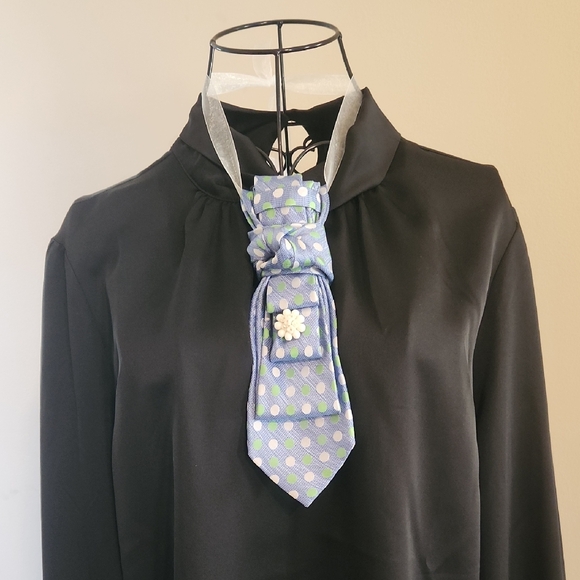 Necktie Necklace - Picture 1 of 3
